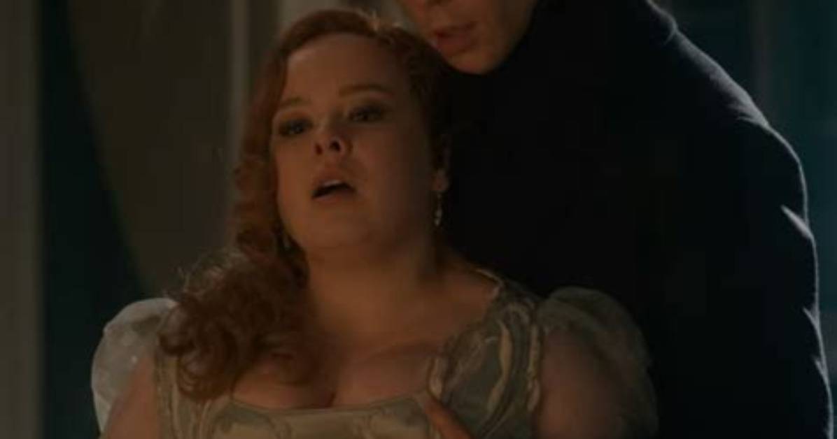 Captivating Moments: Colin and Penelope's Mirror Scene in Bridgerton