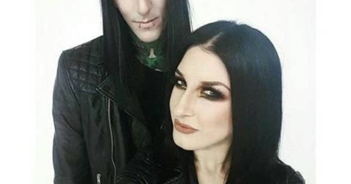Chris Motionless Is Not Married. Dating Girlfriend: Gaiapatra. Kids: Riley Cerulli