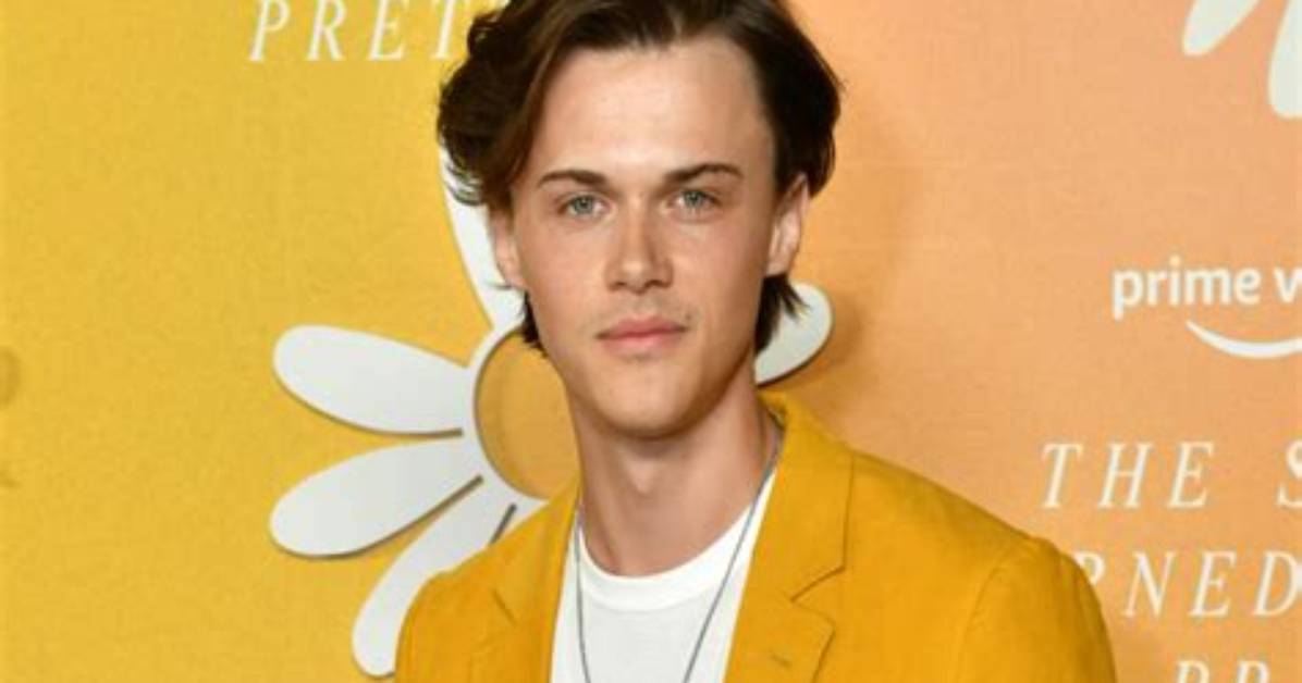 Christopher Briney Height, Weight, Net Worth, Age, Birthday, Wikipedia, Who, Nationality, Biography