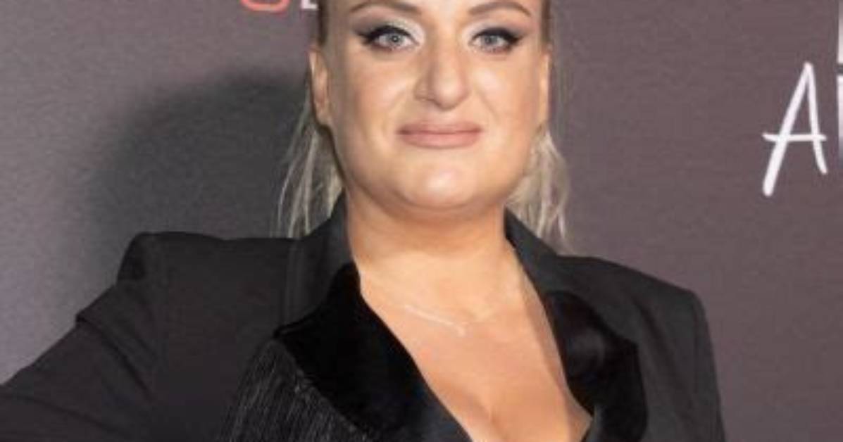 Daisy May Cooper Is Portrayed as Costello in “Rain Dogs”