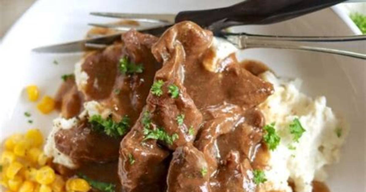 Delicious Smothered Steak in the Crock Pot: a Comforting Meal for Any Occasion