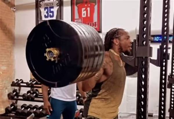 Derrick Henry Weight: the Power Behind the King