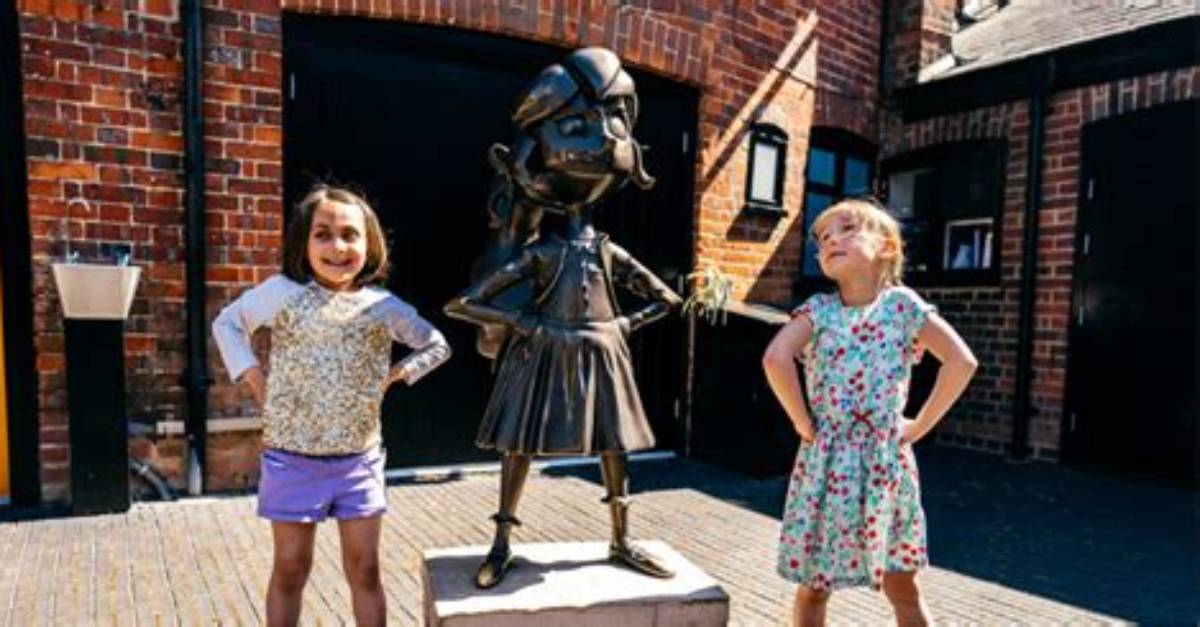 Discover the Enchanting World of Olivia Dahl: an Acclaimed Writer and Storyteller