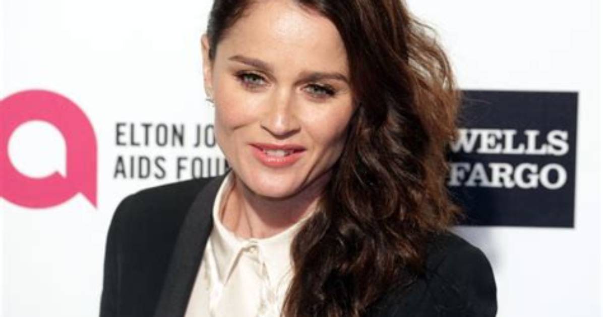 Discover the Matrimonial Status of Robin Tunney: Current Spouse Revealed