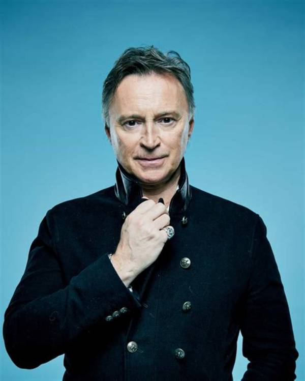 Discovering the Age of Robert Carlyle: a Journey Through Time