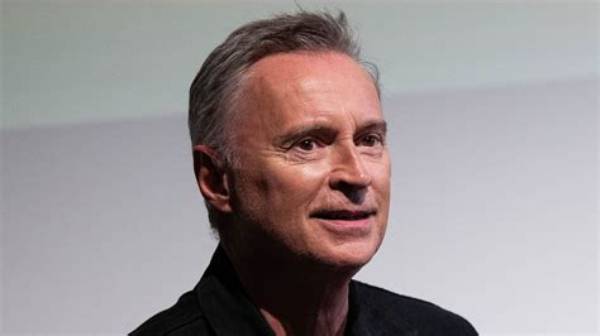 Discovering the Height of Robert Carlyle: a Closer Look