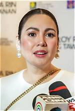 Discovering the True Measurement: Claudine Barretto Height in Feet