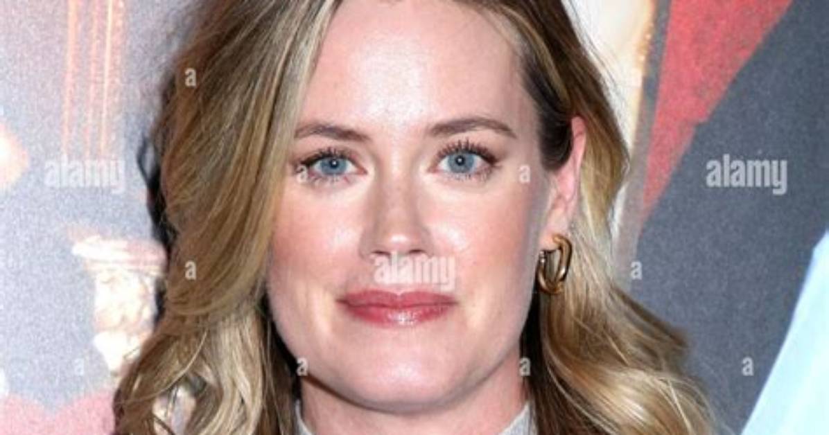 Engaging Performances by Abigail Hawk