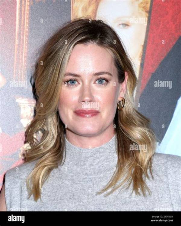 Engaging Performances by Abigail Hawk