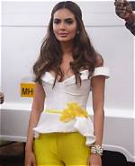 Esha Gupta Height, Weight, Net Worth, Age, Birthday, Wikipedia, Who, Instagram, Biography