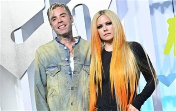 Exploring Avril Lavigne's Journey: What Is Her Age in 2024?