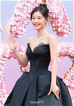 Exploring the Elegance of Kim Yoo Jung's Feet