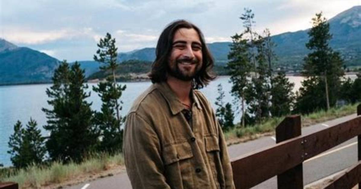 Exploring the Heartwarming Ties of Noah Kahan's Family