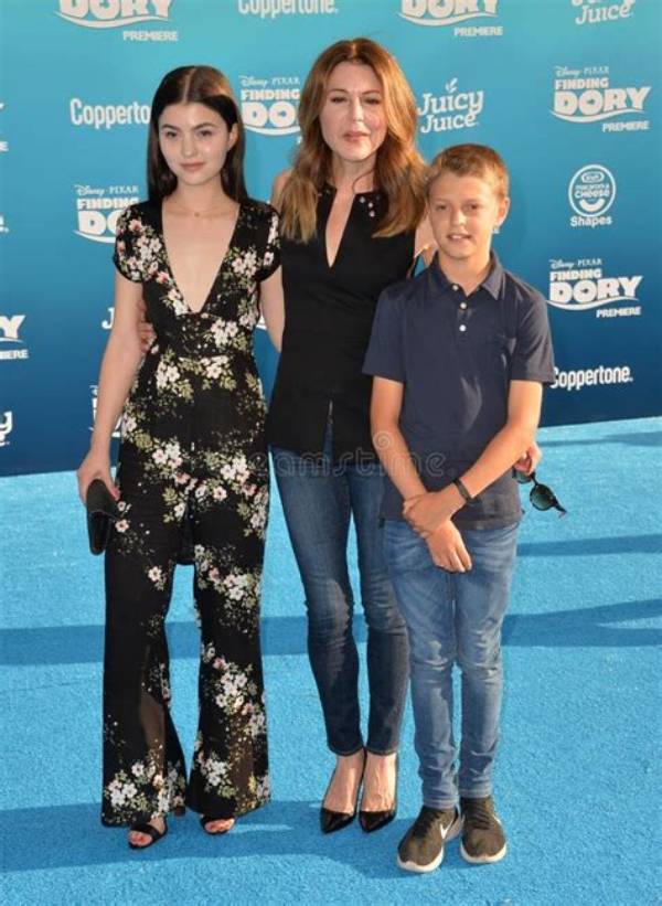 Exploring the Lives of Jane Leeves' Children and Their Ages