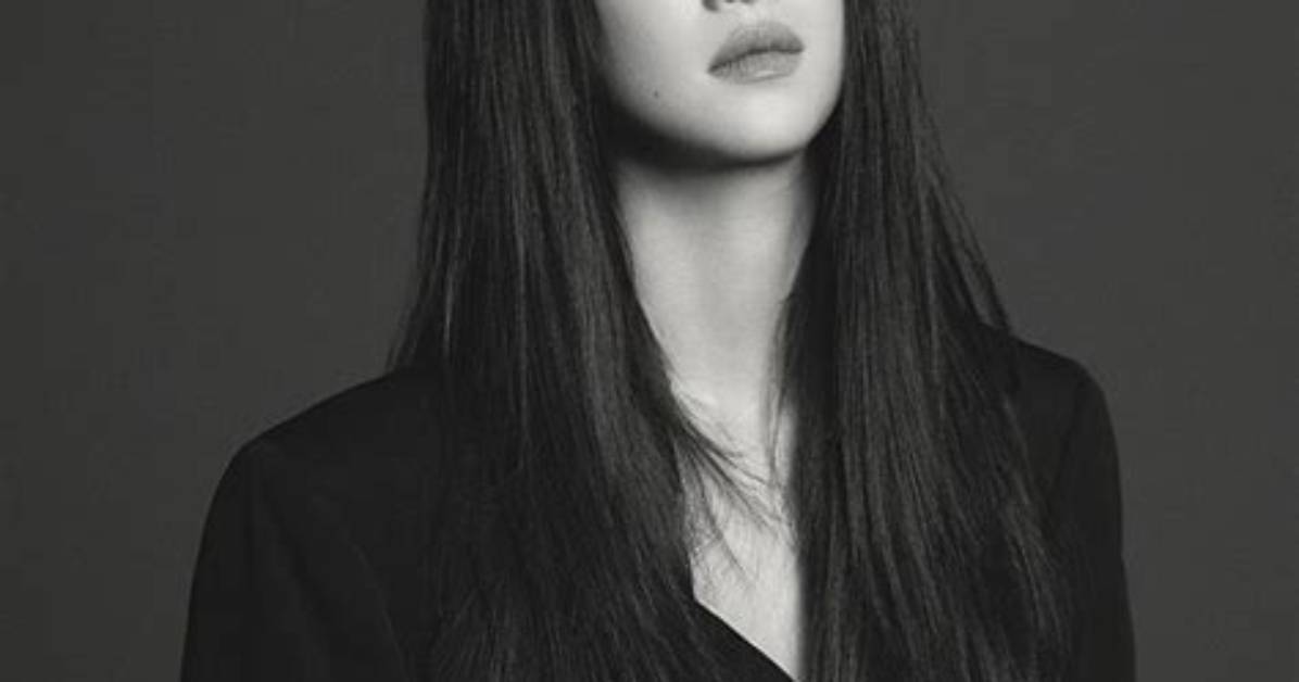 Eye-Catching Photoshoot: Seo Ye Ji Stuns in Captivating Images
