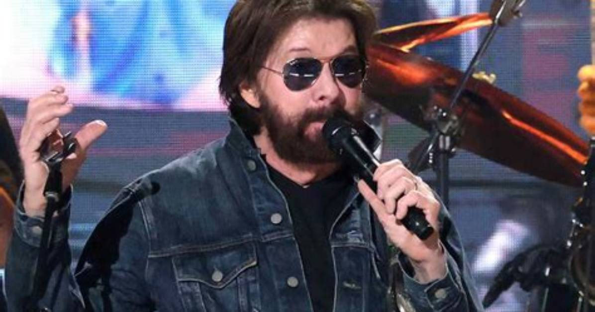Hear Ronnie Dunn’s New Take on the Holiday Classic ‘Have Yourself a Merry Little Christmas’
