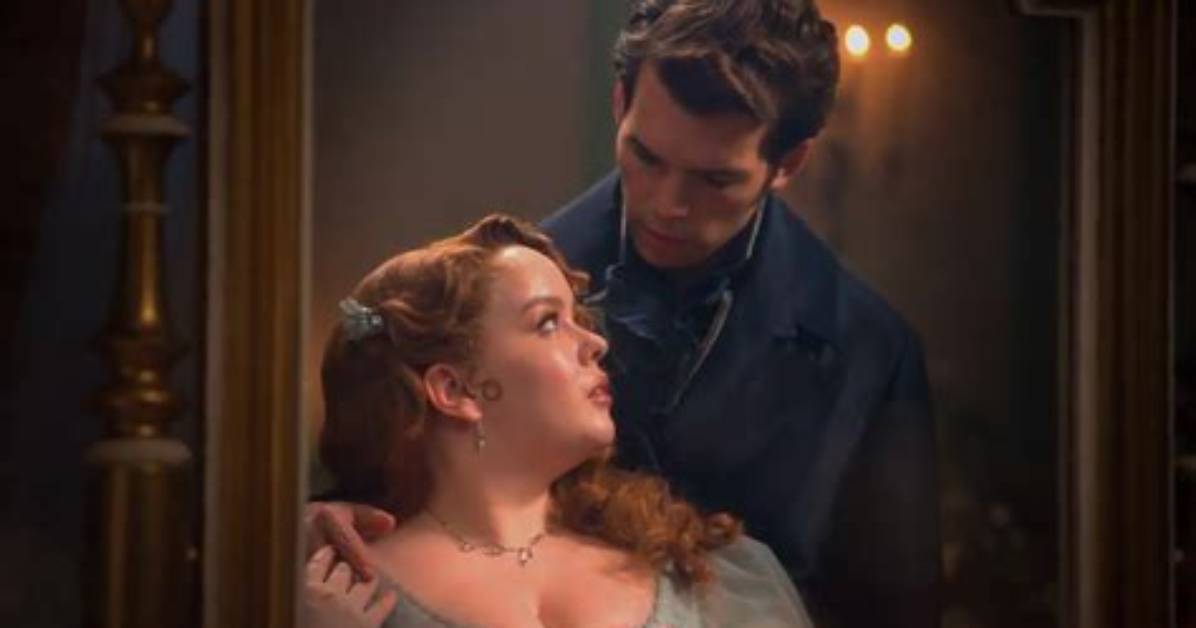Intimate Penelope and Collin Mirror Moment: a Must-See