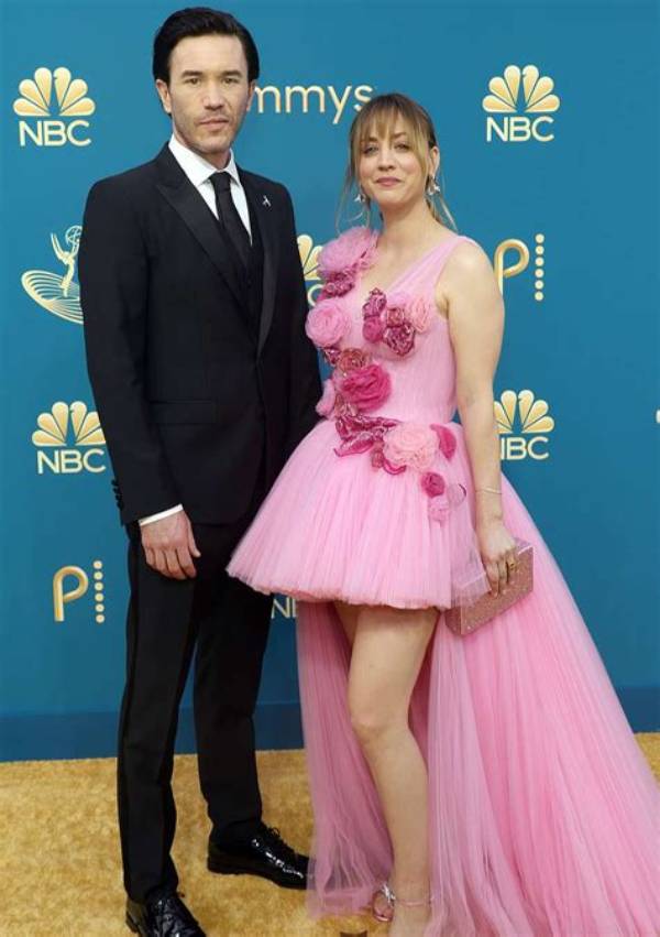 Kaley Cuoco and Tom Pelphrey: a Love Story in the Spotlight