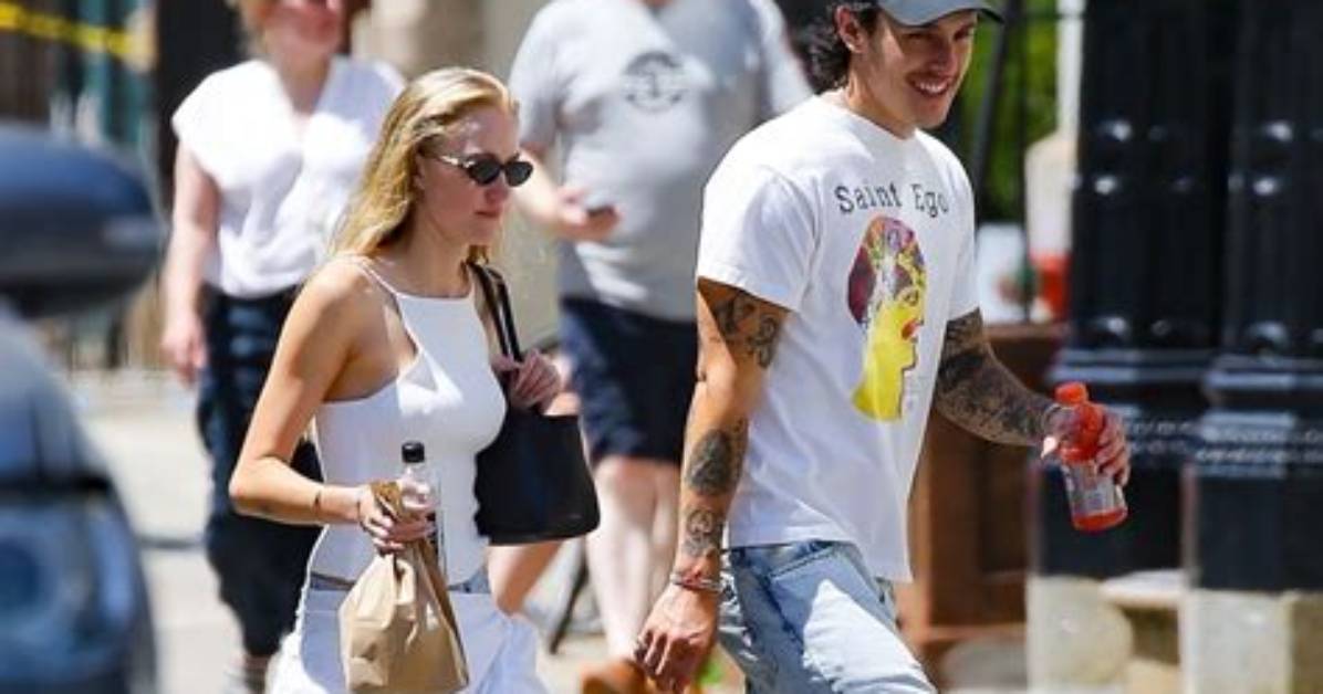 Maika Monroe and Dalton Gomez: the Love Story