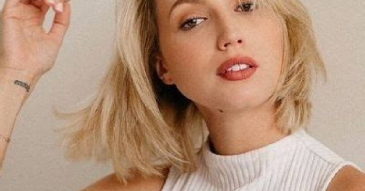 Molly Mccook Height, Weight, Net Worth, Age, Birthday, Wikipedia, Who, Nationality, Biography