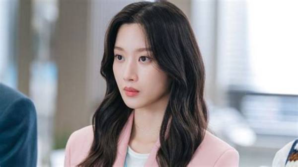 Moon Ga Young's Relationship Status: a Deeper Dive