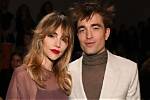 No Suki Waterhouse, Robert Pattinson’s Girlfriend Is Not Pregnant but Are They Getting Married?