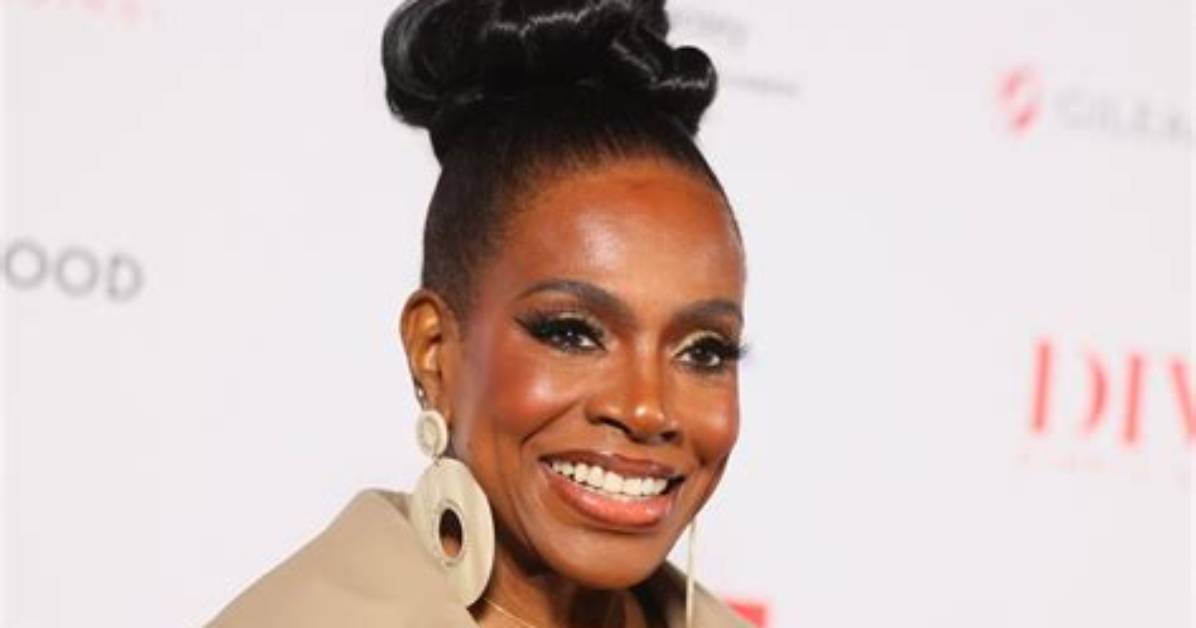 Sheryl Lee Ralph, 65, Has ‘Diva’ Moment in Skin-Tight Catsuit at Rihanna’s Savage X Fenty Show