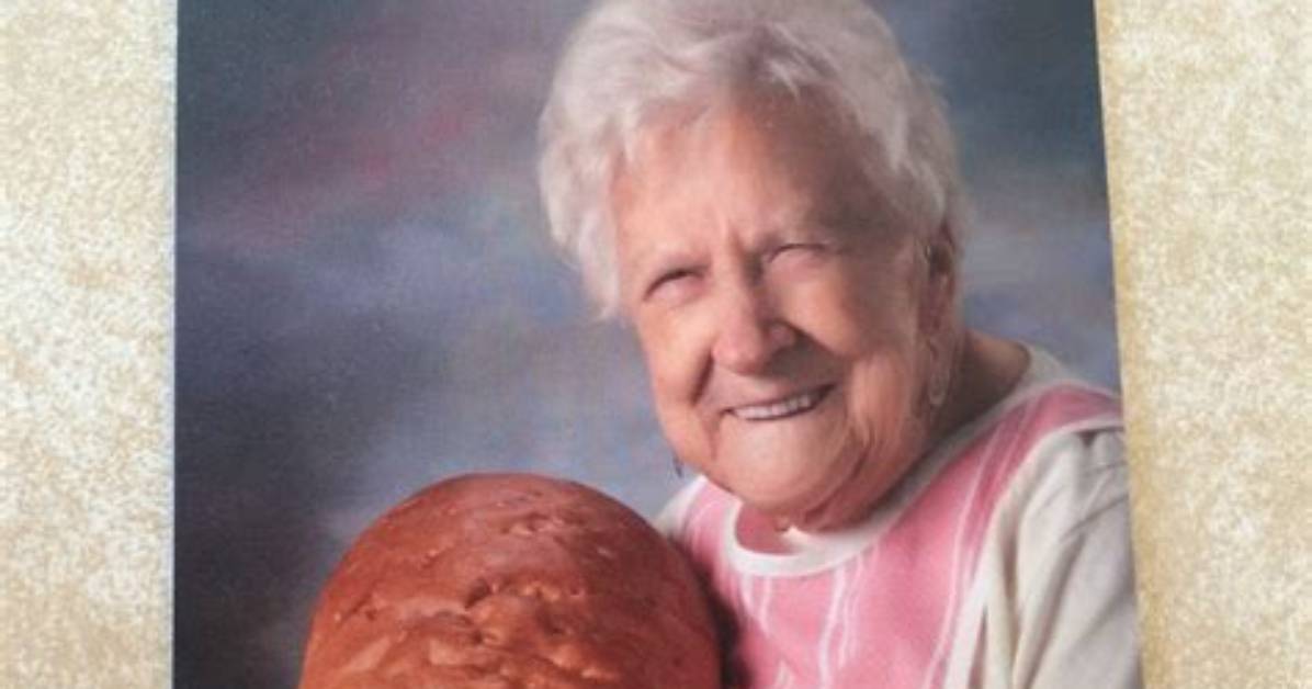The Little Pink Restaurant’s Owner, Helen Ponczoch, Dies at 98