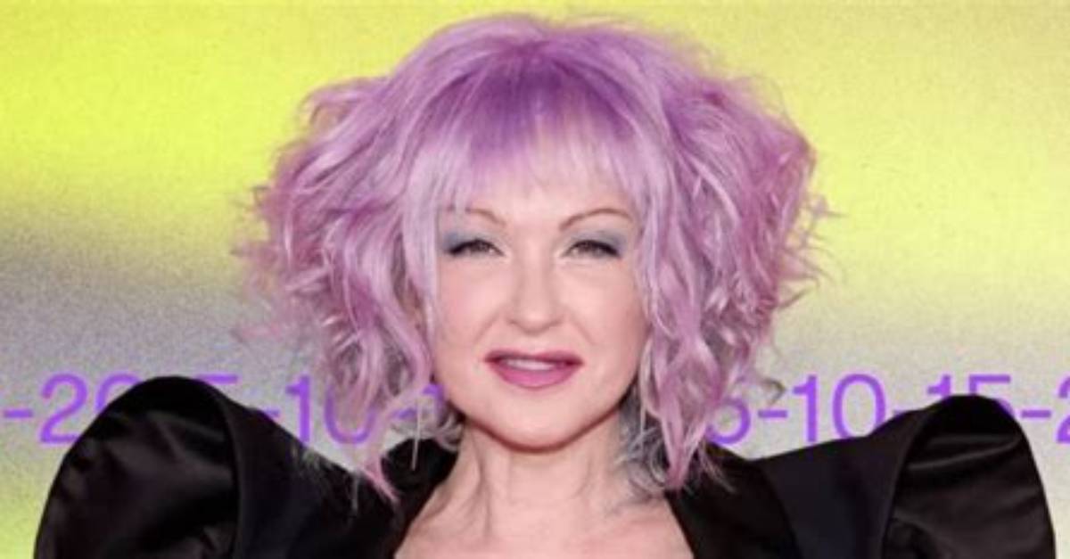The Surprising Height of Cyndi Lauper