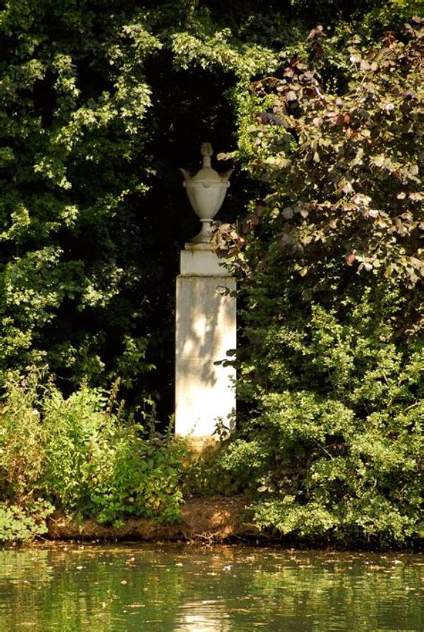 Uncover the Final Resting Place of Princess Diana
