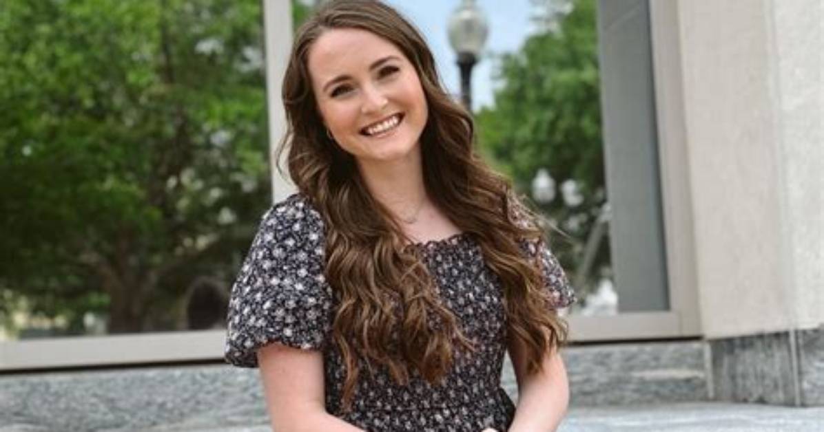 Uncover the Truth: Elizabeth Small's Age Revealed