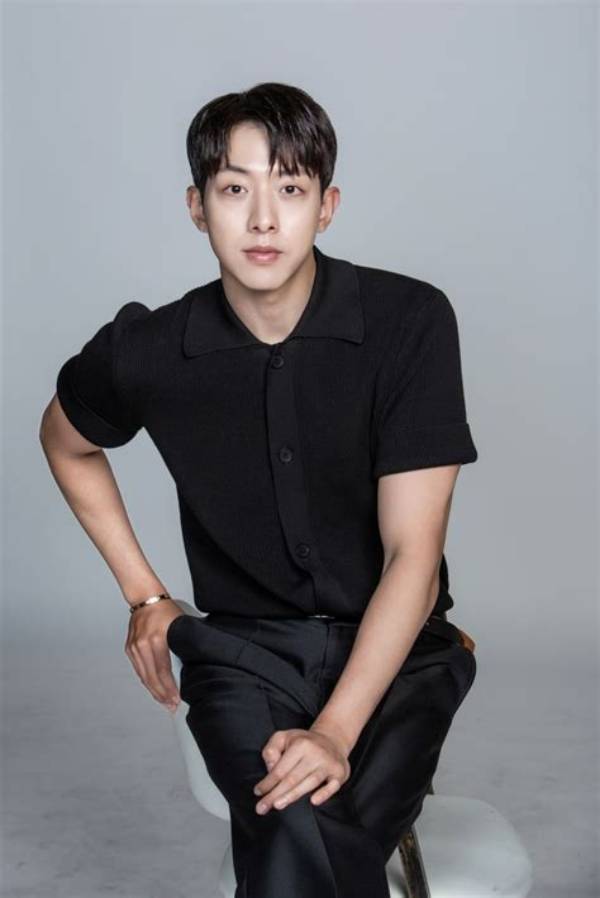 Unraveling Lee Jung-Shin's Relationships: a Journey Through Love and Friendship