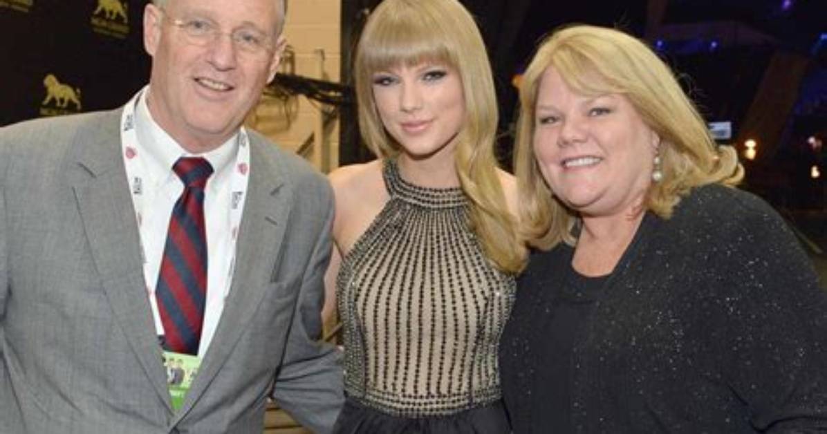 Unraveling Taylor Swift's Family: Is Taylor Swift's Parents Divorced?
