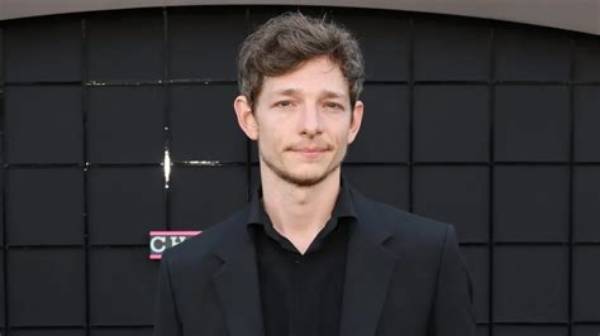 Unveiling Mike Faist's Net Worth: the Rising Star of Stage and Screen