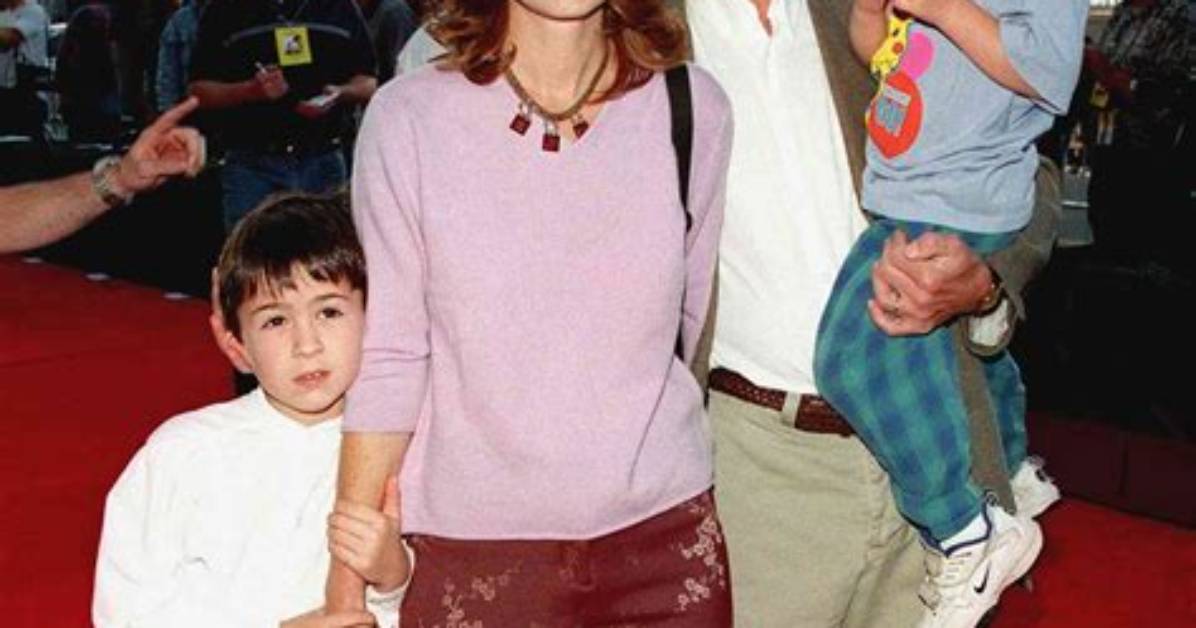Unveiling the Ages of Annie Potts' Kids: a Glimpse into Family Life