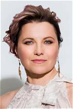 Unveiling the Charismatic Portrayal of Lucy Lawless as Lucretia