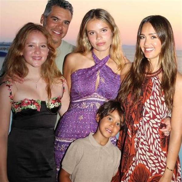 Unveiling the Family Ties: Does Jessica Alba Have a Sister?