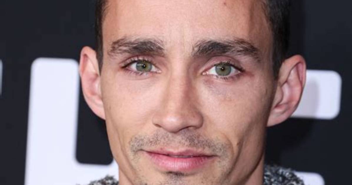 What Is Robert Sheehan Pronouns? Meet ‘The Umbrella Academy’ Actor Partner