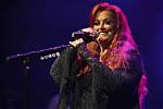 Wynonna Judd Duets Song Roasting Tiktoker’s Food Hack —Using a Butter Stick as a Microphone
